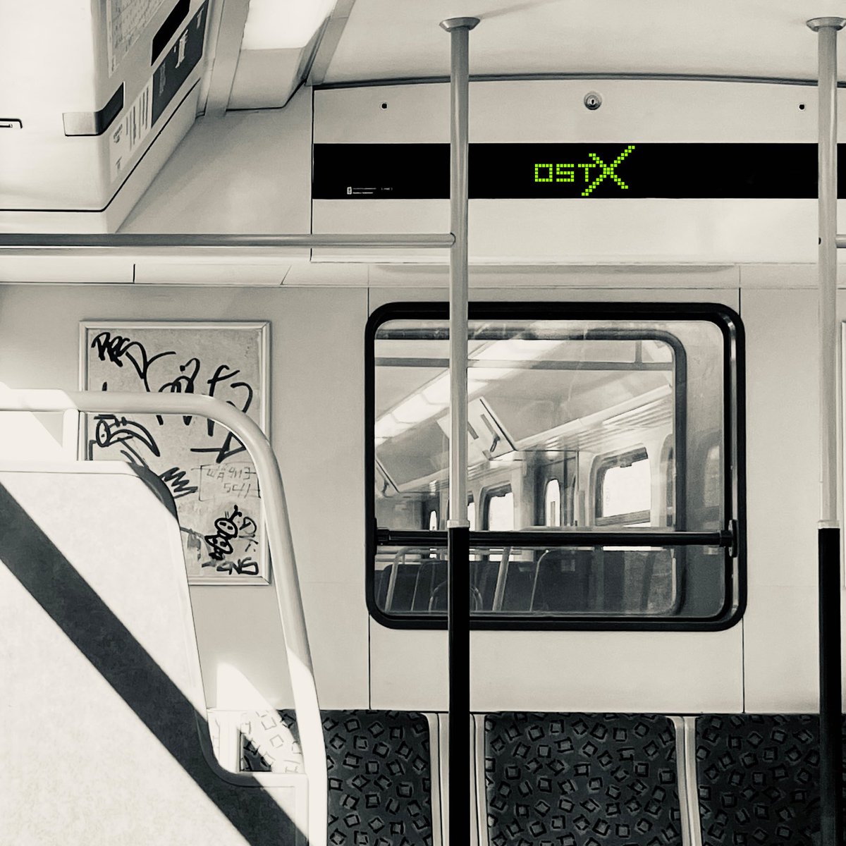 „Ostkreuz“ überall out now ❤️
Fuck, ich weiß nicht was ich sagen soll. Als ob das geklappt hat - als ob ihr so fucking lieb seid. 
Liebe für Alle. 

#ostkreuz #ostx #spätirecords