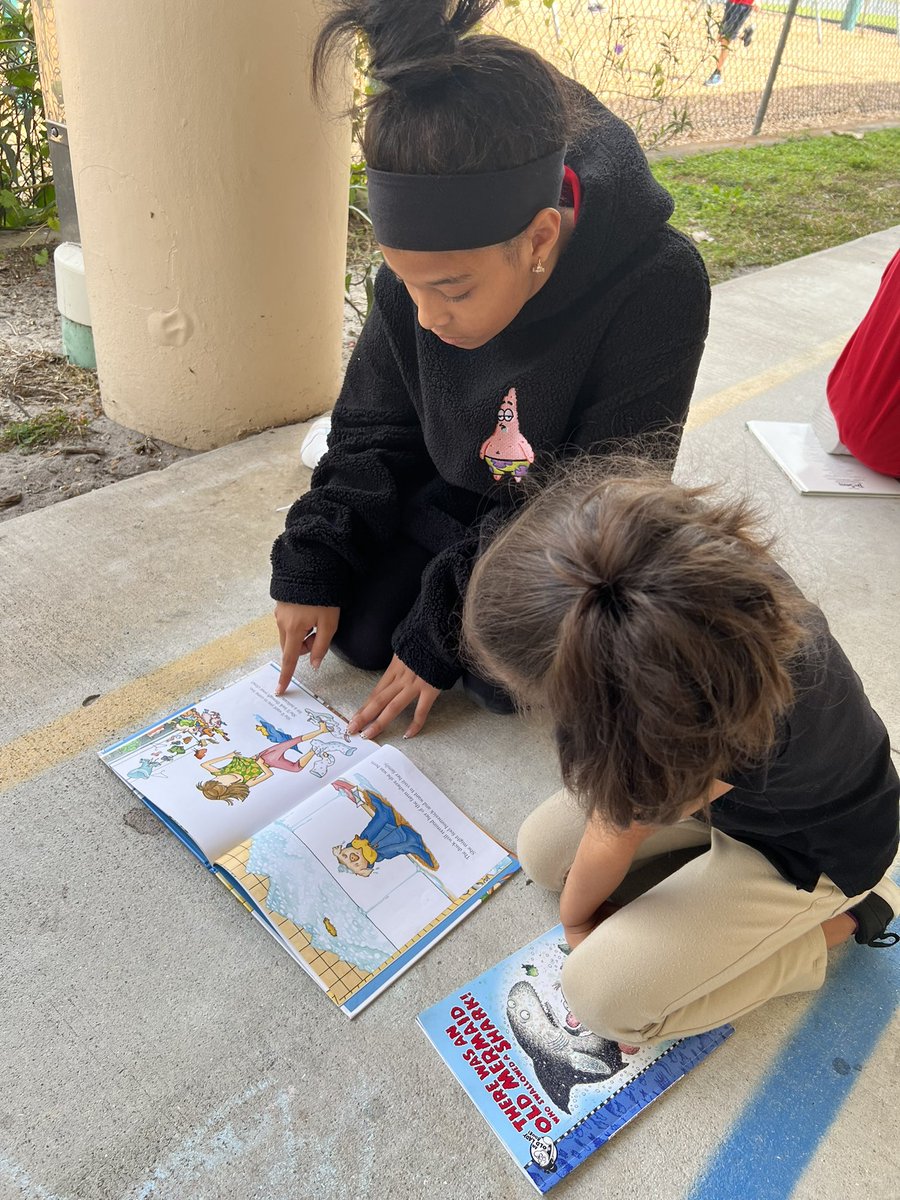 MsShapiroPSE's tweet photo. We loved getting to meet our 1st grade buddy classroom today! Thanks Ms. Carman for letting us read and take reading counts test with your students! 📚😊 @CESCorkyBear https://t.co/ffX0rjV2dk