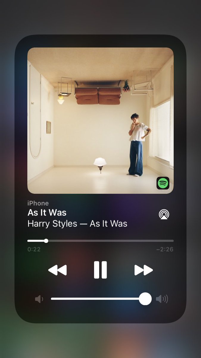 aleEe_28hl's tweet photo. AAAAAAAAA AYUDA LDMSNDNSNS #AsItWas #HarryStyles https://t.co/S4KTWVUCWg