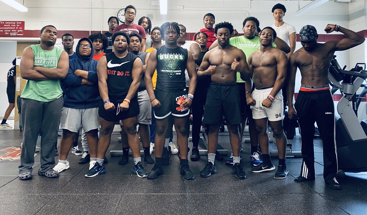CoachBGGrant's tweet photo. Track Team our brothers but #140 that’s our woadie nem….  #140 #Bagchase https://t.co/dAOhGTaZBg
