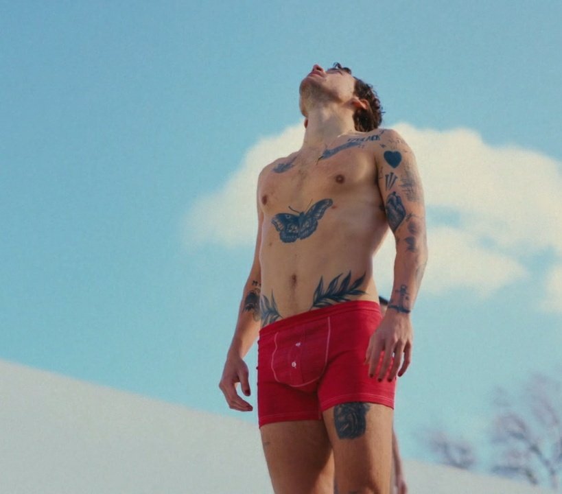 xclusive_hall's tweet photo. #AsItWas que clipe foi esse?MANO TO TODA ARREPIADAAAAAA TE AMO HARRY https://t.co/dzBlXpvyJK