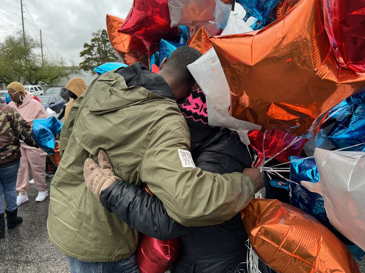 TravisCNews's tweet photo. Family, friends, teammates, and others from the community gather to remember #TyreSampson aka #BigTick at Forestwood Park.
The support from his folks in #STL was a sight to see tonight.
The 14-year-old lost his life after falling from a ride in Orlando.
@ksdknews https://t.co/xJAbJDH5rM