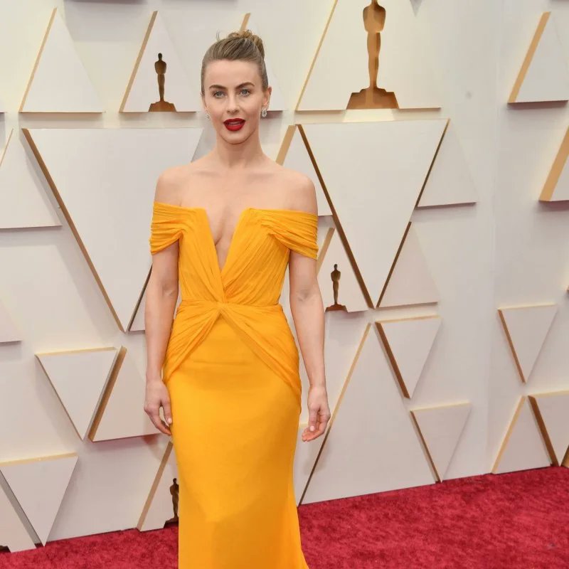 Love <a href="/juliannehough/">Julianne Hough</a> x <a href="/TheAcademy/">The Academy</a> 
#manicure by <a href="/ChiNailedIt/">chi.nailed.it</a> 
#Oscars2022 #juliannehough #chiphan
