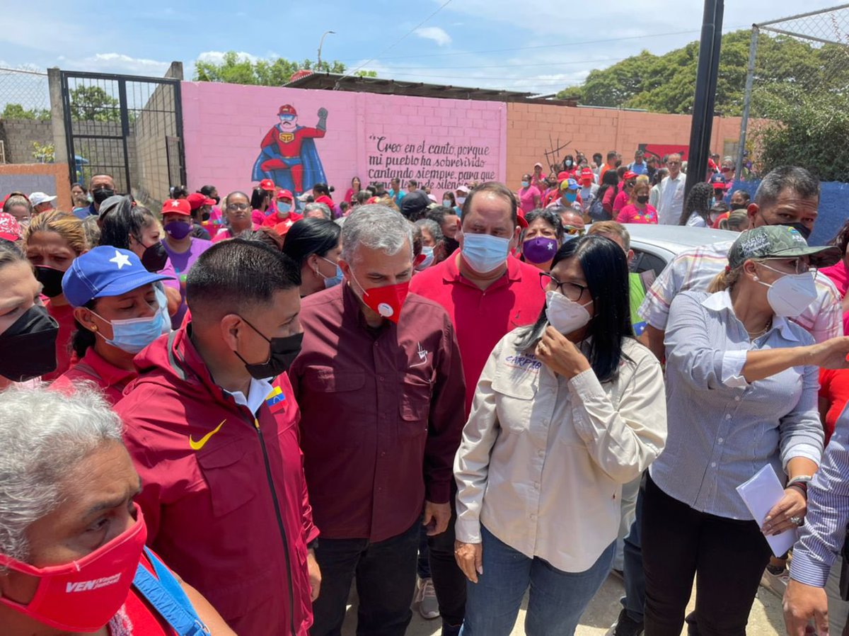 regulolacruz's tweet photo. #31Marz Hoy se realizó el Despliegue 1x10 del Buen Gobierno en #PaloNegro Municipio Libertador #Aragua como lo convocó nuestro Presidente @NicolasMaduro y el @PartidoPSUV desde La Carrizalera nos desplegamos junto a nuestra Gobernadora @Soykarinacarpio #VenezuelaJusticiaSoberana https://t.co/aSqFzjLJTX