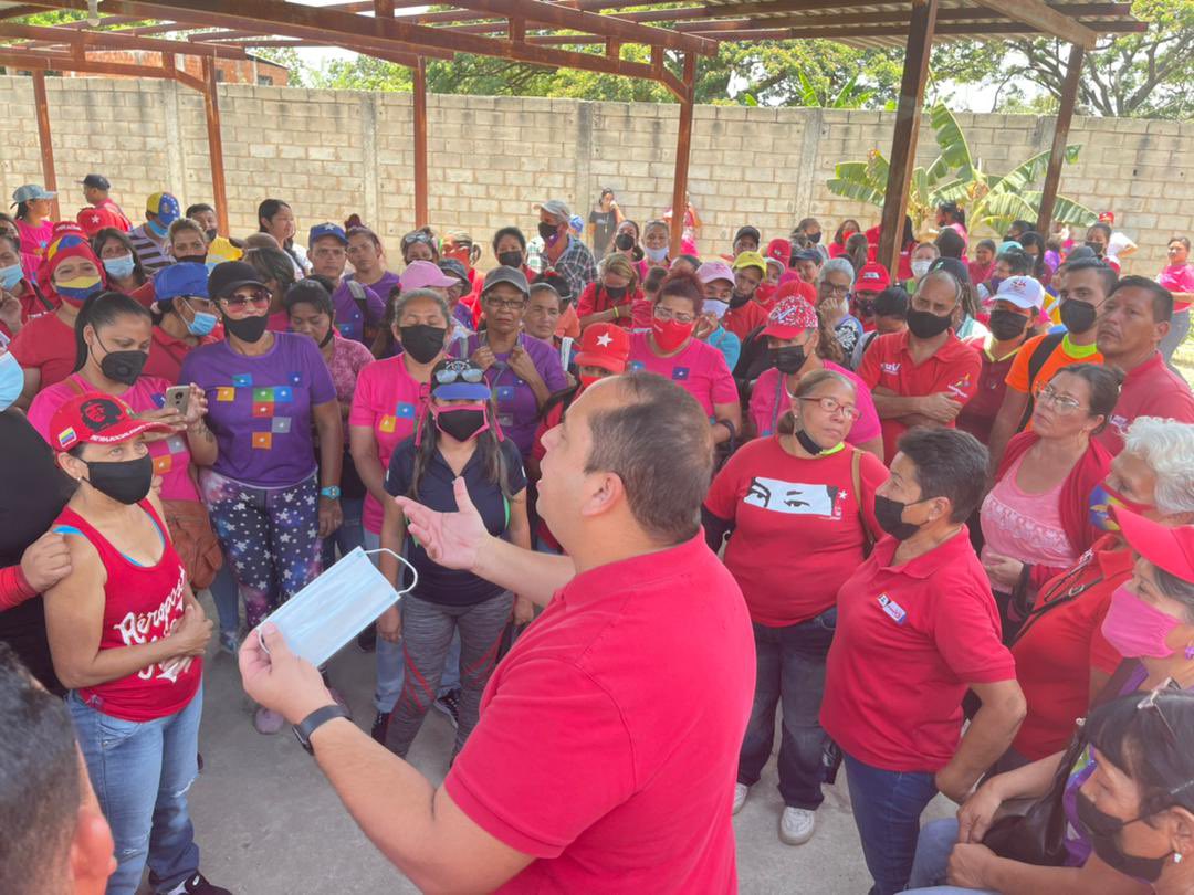 regulolacruz's tweet photo. #31Marz Hoy se realizó el Despliegue 1x10 del Buen Gobierno en #PaloNegro Municipio Libertador #Aragua como lo convocó nuestro Presidente @NicolasMaduro y el @PartidoPSUV desde La Carrizalera nos desplegamos junto a nuestra Gobernadora @Soykarinacarpio #VenezuelaJusticiaSoberana https://t.co/aSqFzjLJTX