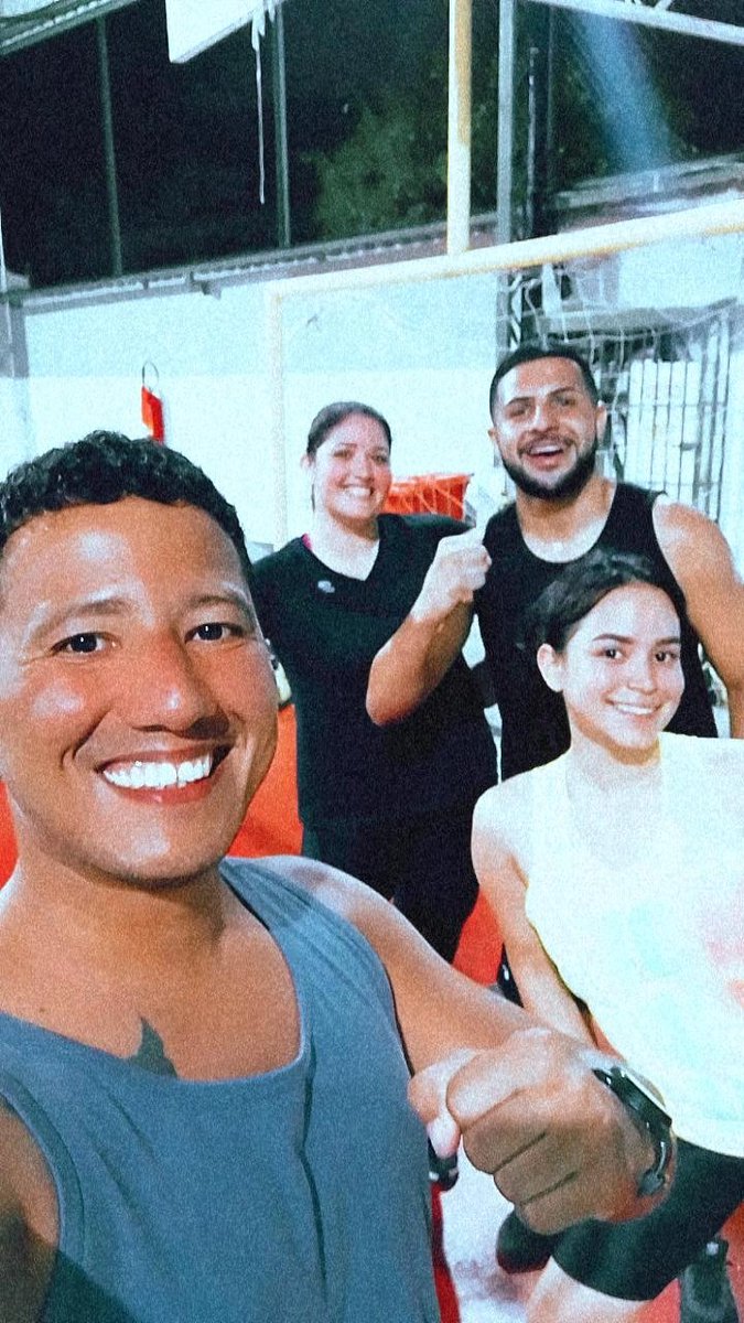 LuckasFelizardo's tweet photo. Meus fiéis do funcional 💪🏽💪🏽
@Biancamesmo @dbarcelos11 https://t.co/wYpxqqiM7L