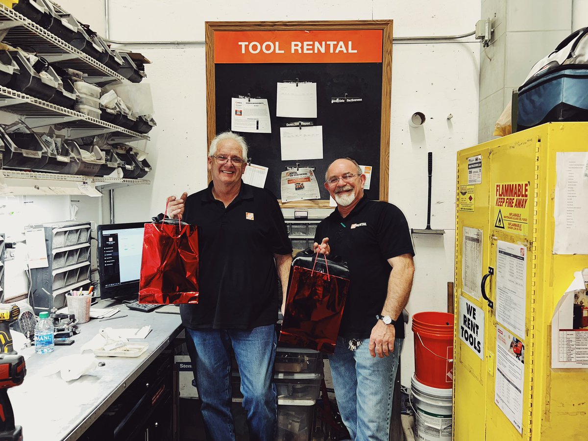 Alina_8987's tweet photo. Tool rental appreciation! Can’t thank these guys enough they have taught me so much and still are teaching me! Just a little something to show our appreciation! THANK YOU TRC 🔨🛠🪛🪚#8987 #toolrental #pacsouth 🌵🌵 https://t.co/MnFl5Pkz6t