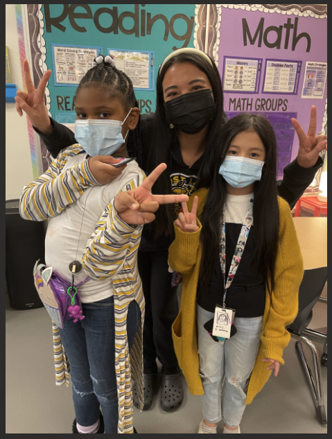Students in Ms. AJ's 2nd grade class at @frostlakespps showed their school spirits during Dress Like a Teacher Day. <a href="/SPPS_News/">Saint Paul Public Schools</a>