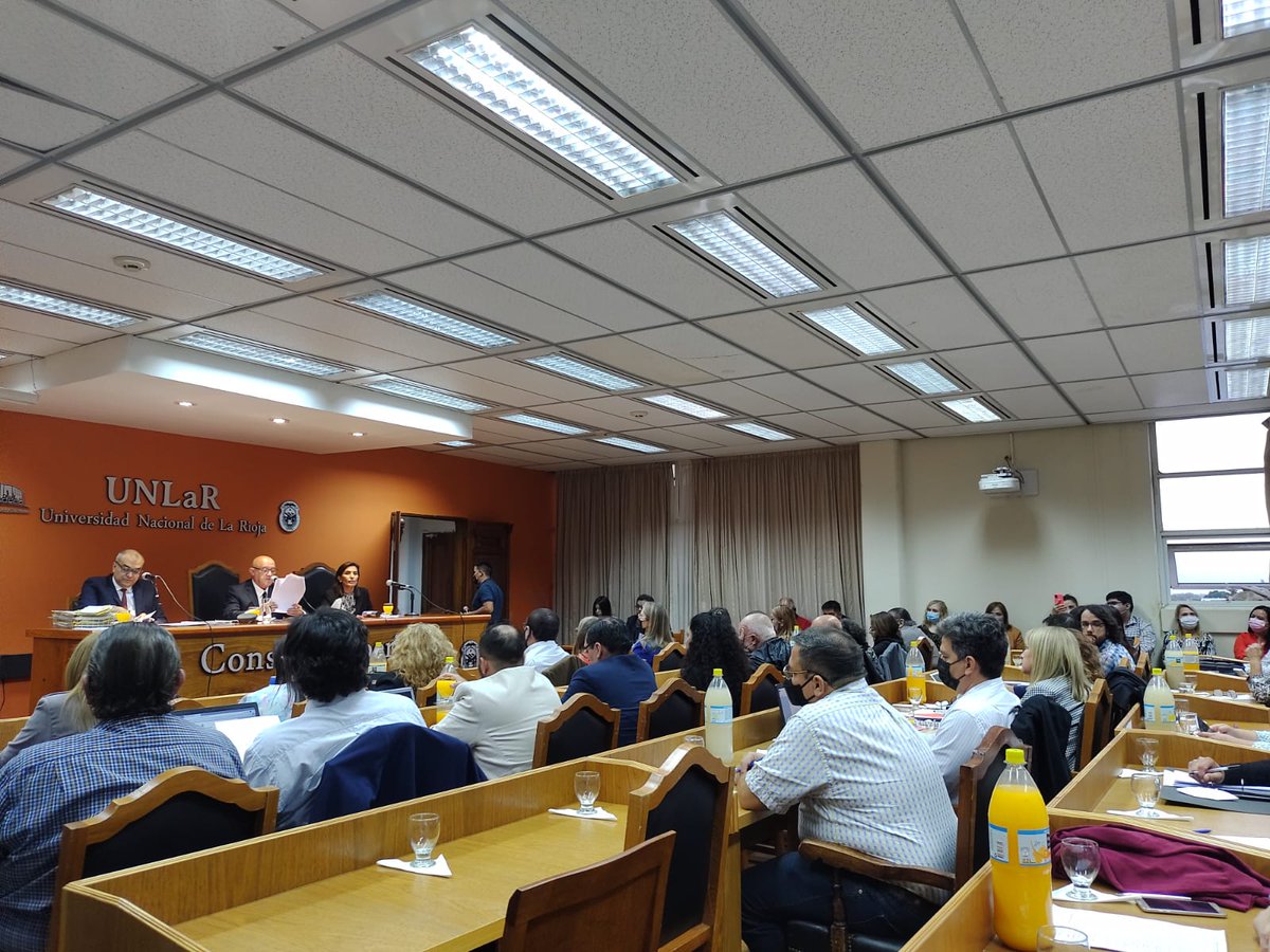 FacuUnlar's tweet photo. Volvimos a encontrarnos en la presencialidad con las y los compañeros consiliarios. ¡¡¡Celebramos poder seguir debatiendo la vida universitaria!!!

#FACU+, presente!!!!🙋🏽‍♂️🙋🏻

@LilianaOrtizfo 
@IMdiaz93 
@GedeSanchez https://t.co/LI7hOmebjH