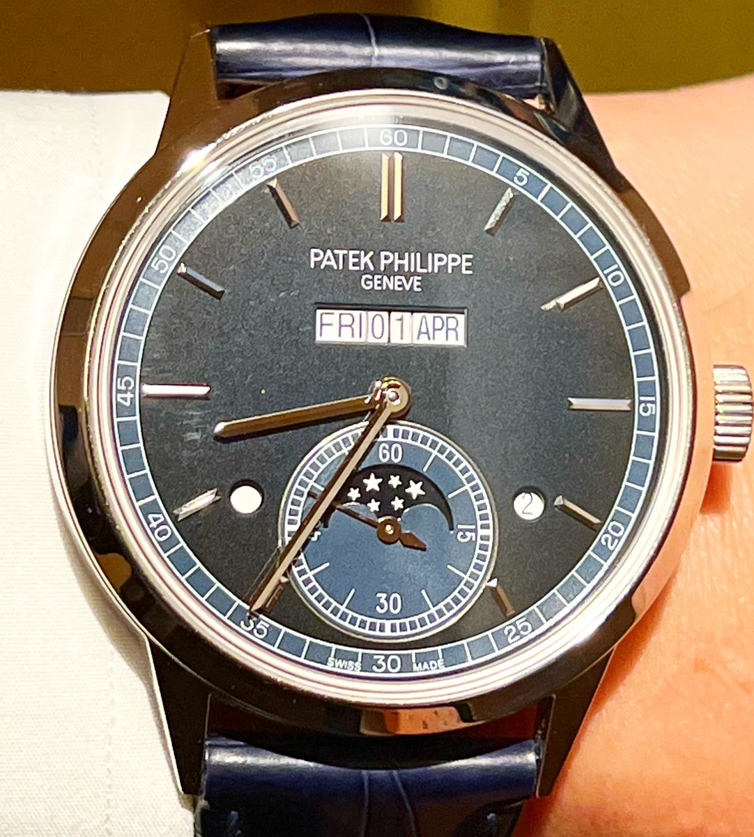 tk_chrono's tweet photo. 今日は入社式にて迎え入れる側なので、パリッとスーツにドレスウォッチと思い、昨年この時期に発表されたPPの新作5236P。

続々と新作発表ありますが、パテック新作第二弾が楽しみ🤩

@patekphilippe  #5236p https://t.co/nNjhxw0kR7