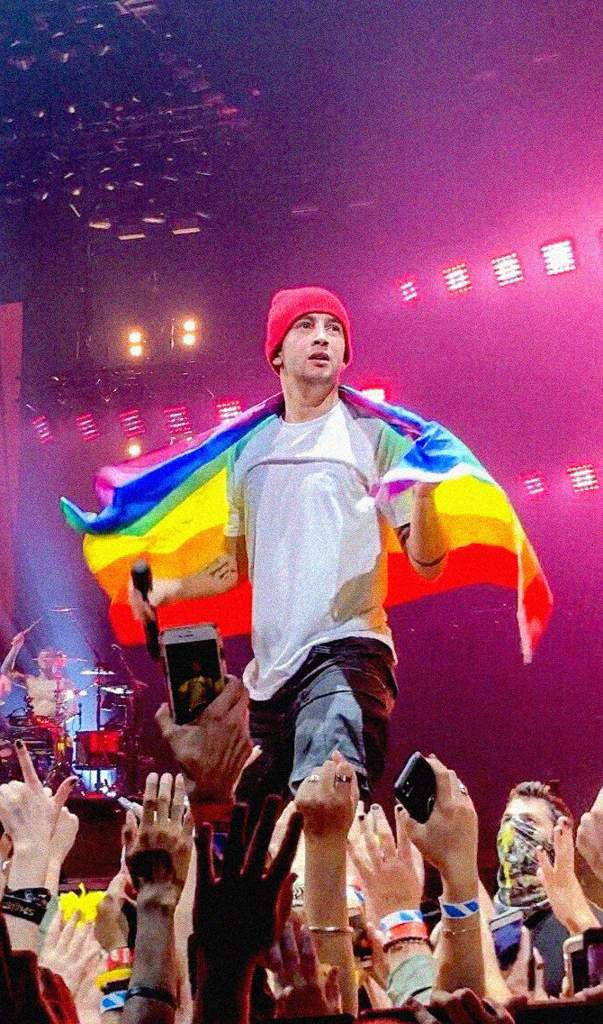 happy #TransDayOfVisibility to all trans clikkies 💗 you’re all valid and tyler loves u guys 💗