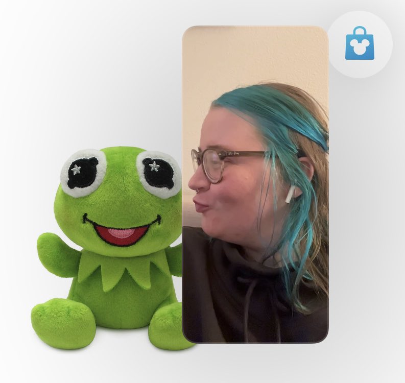 kathn__'s tweet photo. my favorite hobby is making @martnye pose on facetime when she is so tiny on my screen https://t.co/j0IH60Ygnn