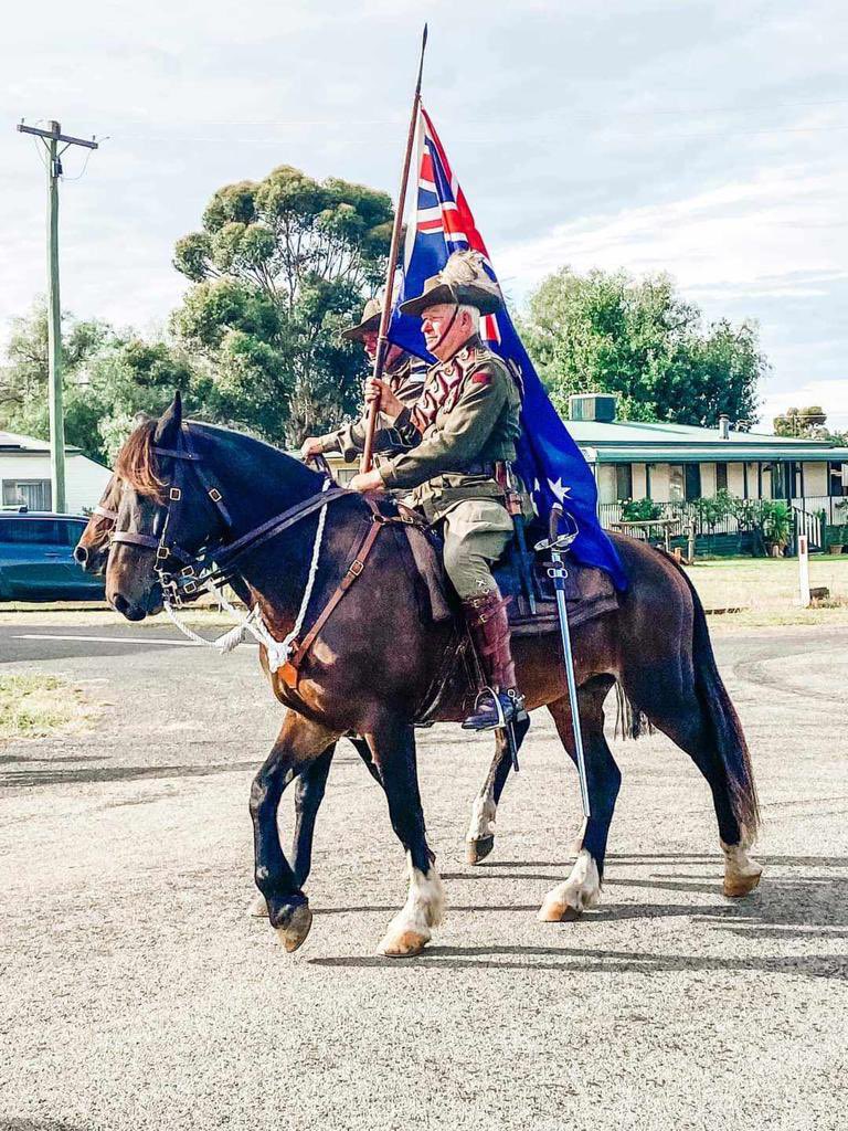 M_McCormackMP's tweet photo. The #Riverina Light Horse Committee Emu Plume Trek is in full swing, already taking in #Narrandera, #GrongGrong, #Matong, #Ganmain, #Coolamon and #Marrar, with #Downside & #WaggaWagga to come.
Please support its fund-raising efforts to erect a Light Horse tribute if you can. https://t.co/GKDS9t3sjJ