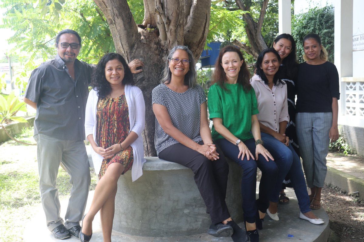 EU_TimorLeste's tweet photo. The Delegation @EU_TimorLeste was happy to meet with @asia_ajar and #ACbit to talk about their new #EU🇪🇺 regional project on #peacebuilding.
Congratulations for this 3⃣years project!
The action will strengthen accountability for mass #HumanRights violations. 🏳️🌈🇹🇱🇪🇺🕊️ #TimorLeste https://t.co/JfL0mGUgmm