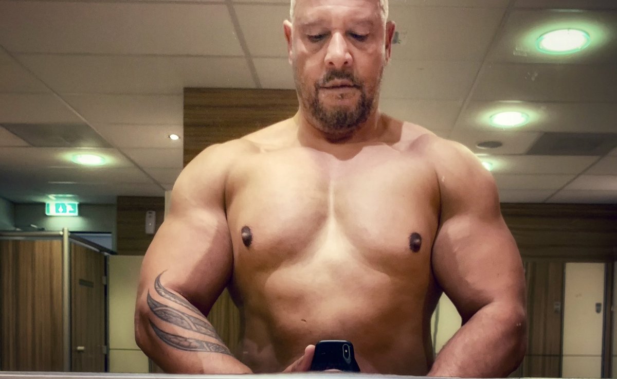 roidmusclelove1's tweet photo. Damn that’s a whole lot of beef share if you love it 🥩 😈🥵😈 #follow #Alpha #betas #alphamale #Daddy #inked #inkeddaddy #muscle #abs #Crush #body #LetsPlay #share #fansly #horny #daddylilslut #bisexual #gay #hornyaf #ARMS #ROIDLOVE #jackedmuscle https://t.co/dbAZ6ZB5YW
