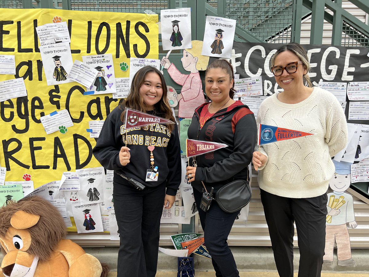 LowellElementa6's tweet photo. Lowell Students sharing their college &amp; career pathway at our lunch activity today! @SAUSDCCR @ecavendano @DrRebeccaPianta https://t.co/tyTFY5VfrU