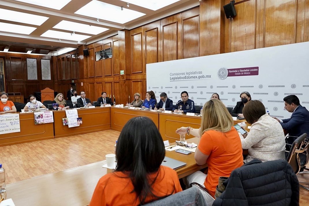 FNCVVICARIA's tweet photo. El día de hoy empezamos a hacer historia en el Estado de México… 

No tenemos manera de expresar nuestro agradecimiento al diputado @EnriqueVargasdV a la diputada @IngridKSC y Laura Ramírez por la increíble oportunidad de podernos reunir con ustedes, hablar de esta problemática https://t.co/B3L52EFCLj