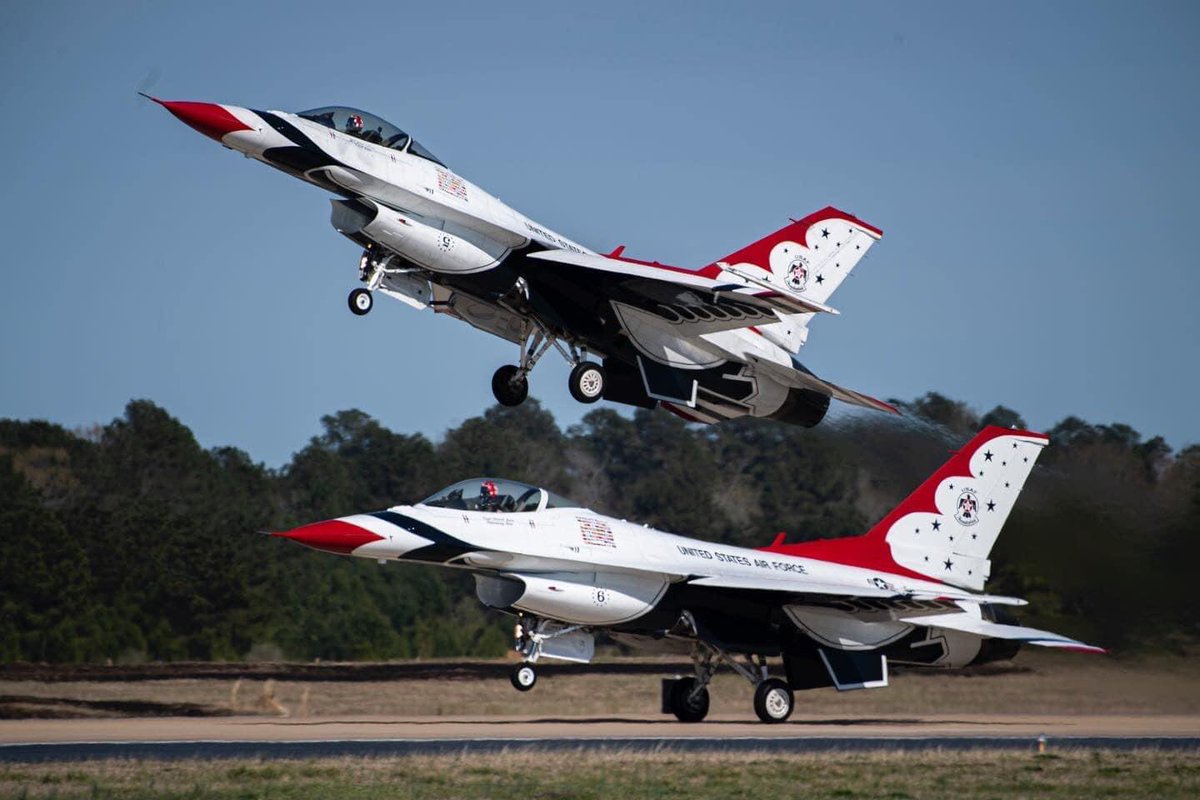 WOFighter_Jets's tweet photo. USAF Thunderbirds ❤️

Credit - Air Force Thunderbirds 

#usaf #airforce #f16 #Air #America #wofj #aircraft #aviation #photography #PicOfTheDay #military #Viral https://t.co/IYaFzoxk8b