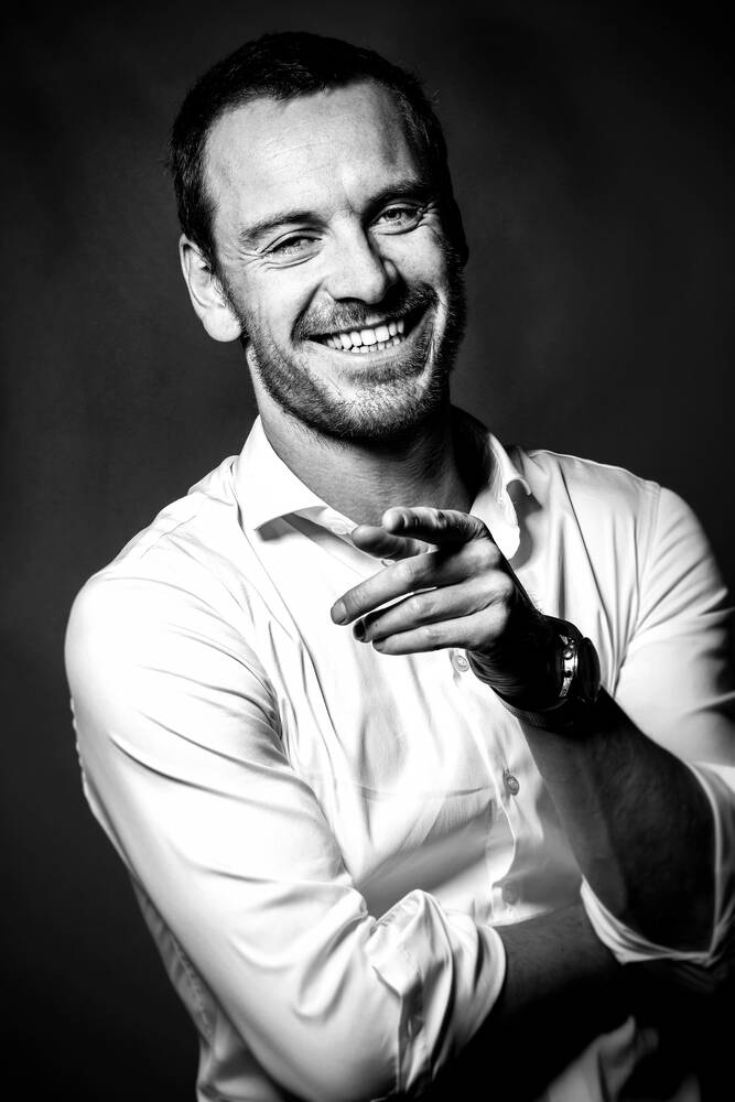 Alb34991995's tweet photo. TwitterOff demain donc, avec un jour d'avance, bon anniversaire à #MichaelFassbender, acteur germano-irlandais très talentueux qui n'a pas finit de nous surprendre
Et, sans contexte, homme le plus sexy de la planète actuellement (élu par moi à l’unanimité)
#RedIsBeautiful https://t.co/YJoIyFlZdA