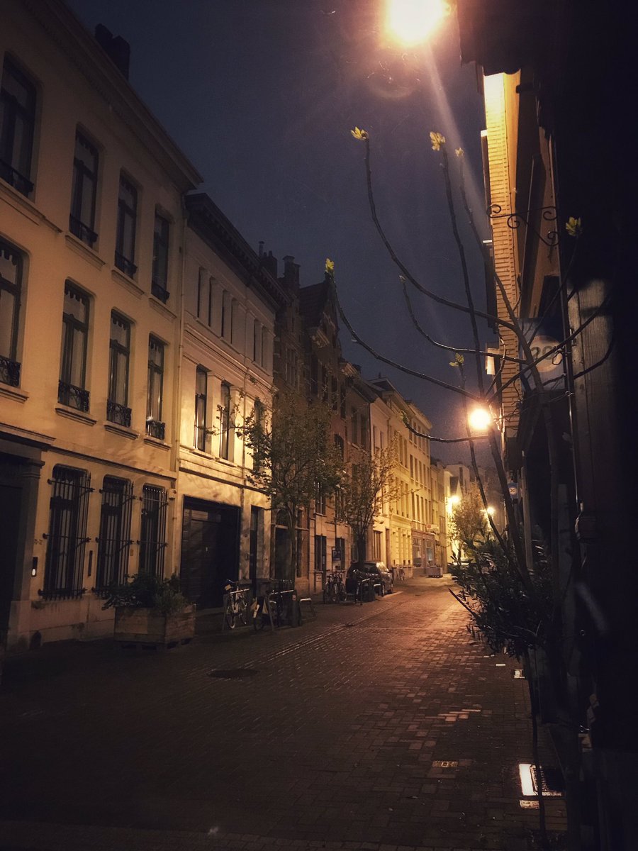 Live vanuit Antwerpen om 6:30. Dachten jullie ook eerst dat de wekker verkeerd was afgesteld toen je opstond?! ❄️❄️❄️ #sneeuw