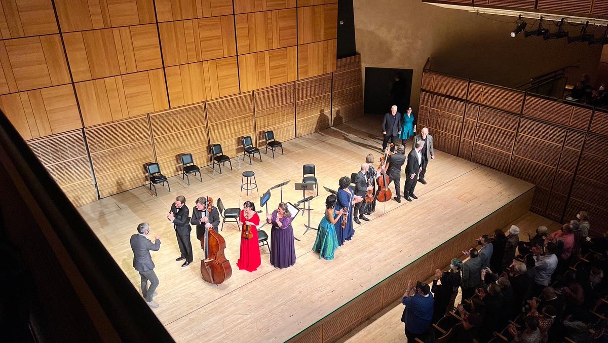 Aspasia_1's tweet photo. Curtain call from @MusicKitchenNYC’s celebratory concert @carnegiehall #zankelhall honoring 15 yrs and 100 concerts in homeless shelters since 2005 with the world premiere of a song cycle by multiple award winning composers setting words submitted by attendees of those concerts. https://t.co/OO64QO6gMn