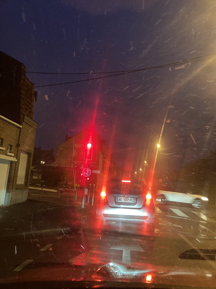 RenaudNathan's tweet photo. 1ers flocons #neige #meteo59 #lille #nord https://t.co/nOvZUtxhux