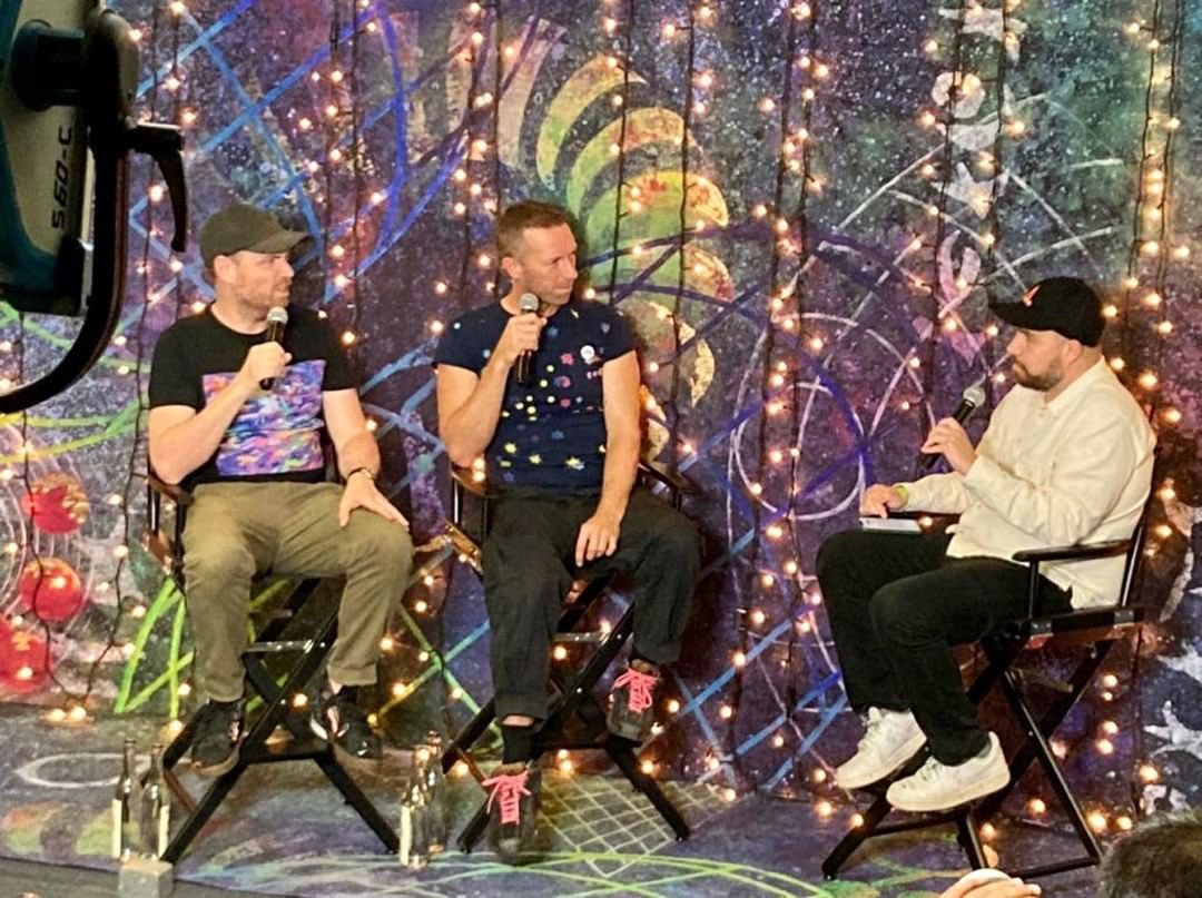 IdiomaColdplay's tweet photo. HILO
💽 "La meta es llegar a 12 álbumes de Coldplay"

🎙️ Hace unos días Chris y Jonny fueron entrevistados por Sopitas FM, el entrevistador les preguntó acerca de su "Retiro" 

(1/6) https://t.co/pcNLB5m0if