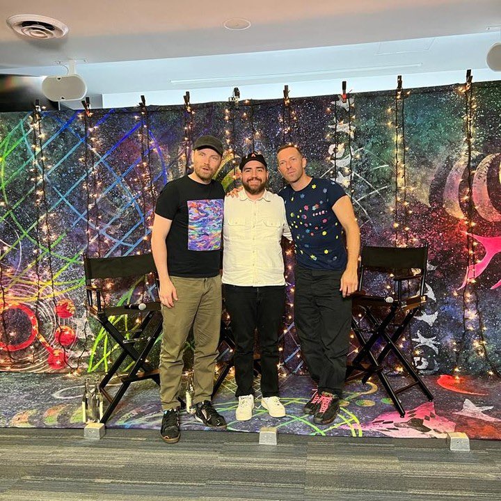 IdiomaColdplay's tweet photo. HILO
💽 "La meta es llegar a 12 álbumes de Coldplay"

🎙️ Hace unos días Chris y Jonny fueron entrevistados por Sopitas FM, el entrevistador les preguntó acerca de su "Retiro" 

(1/6) https://t.co/pcNLB5m0if