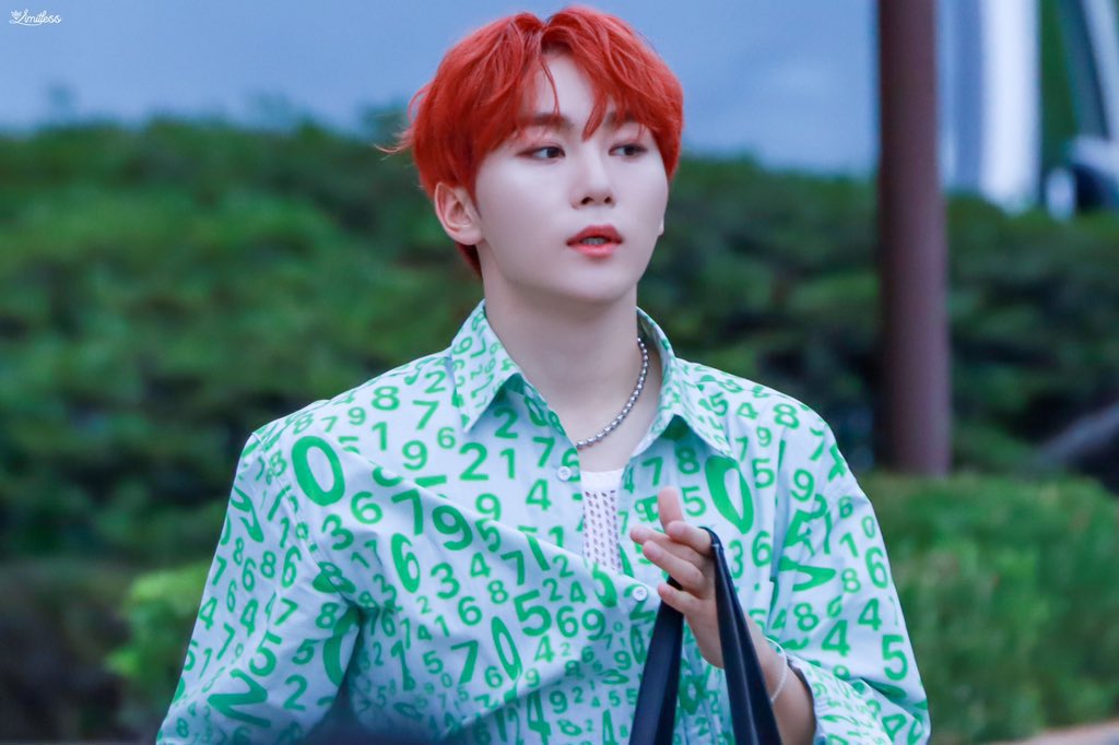 boobinoo's tweet photo. 나 이거 맨날 승관이 얼굴만 봐서 몰랏음....
저 숫자셔츠 대체 정체가 머임... https://t.co/fdT0C98gOf