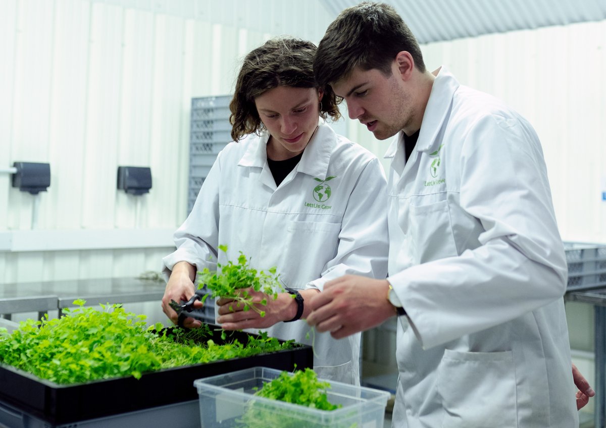 GreenBizNetwork's tweet image. ‼️ 1 MORE WEEK ‼️

Is your business helping the planet thrive? 🌎 Then nominate yourself for the @EPA&apos;s awards 🏆

Applications are open until May 3⃣1⃣

Apply here: greenam.org/3JXybTH