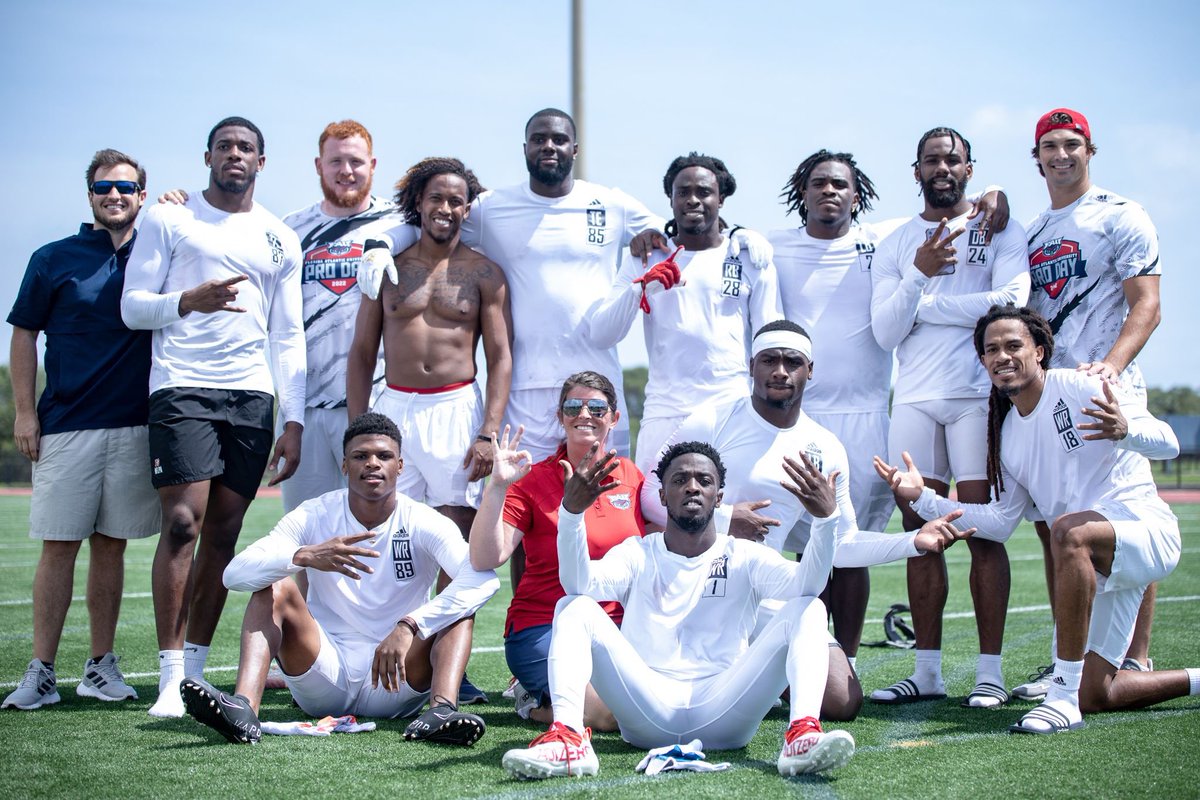 jlrjules's tweet photo. What an amazing group. So glad I could play such a small part in your big day!  So proud of your performance today. @FAUFootball    #owlsProDay  @iamcaliph_ @_tjchase18 @John_mitchell13 @zairemitchell @IGOHARD65 @AkileisLeroy @Brob_19 @James_RNS @ZjG_24, Alloway, and Wright https://t.co/CY2AfFaFK4