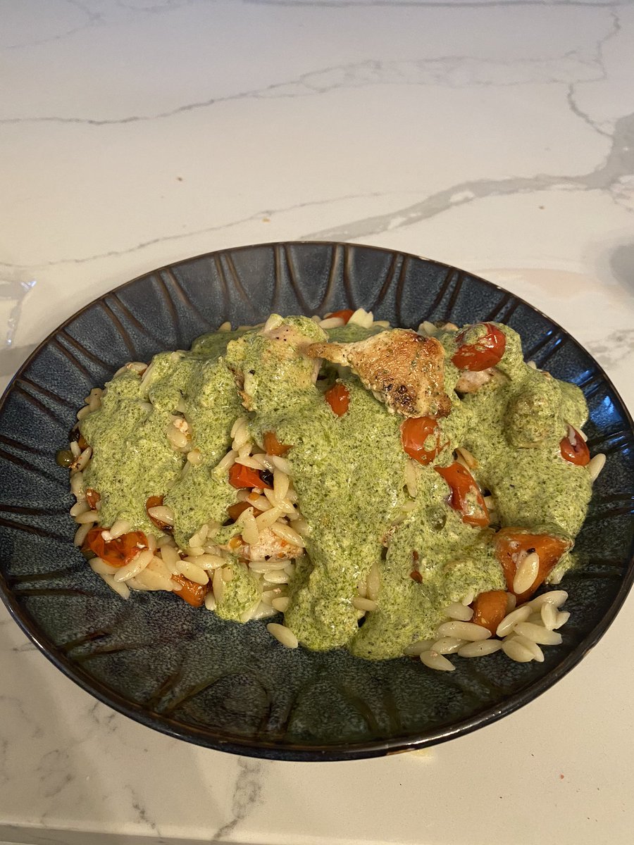 CharlieCoffman's tweet photo. Creamy pesto chicken pasta #myownrecipe #notblueapron https://t.co/TgOcHiyKM4