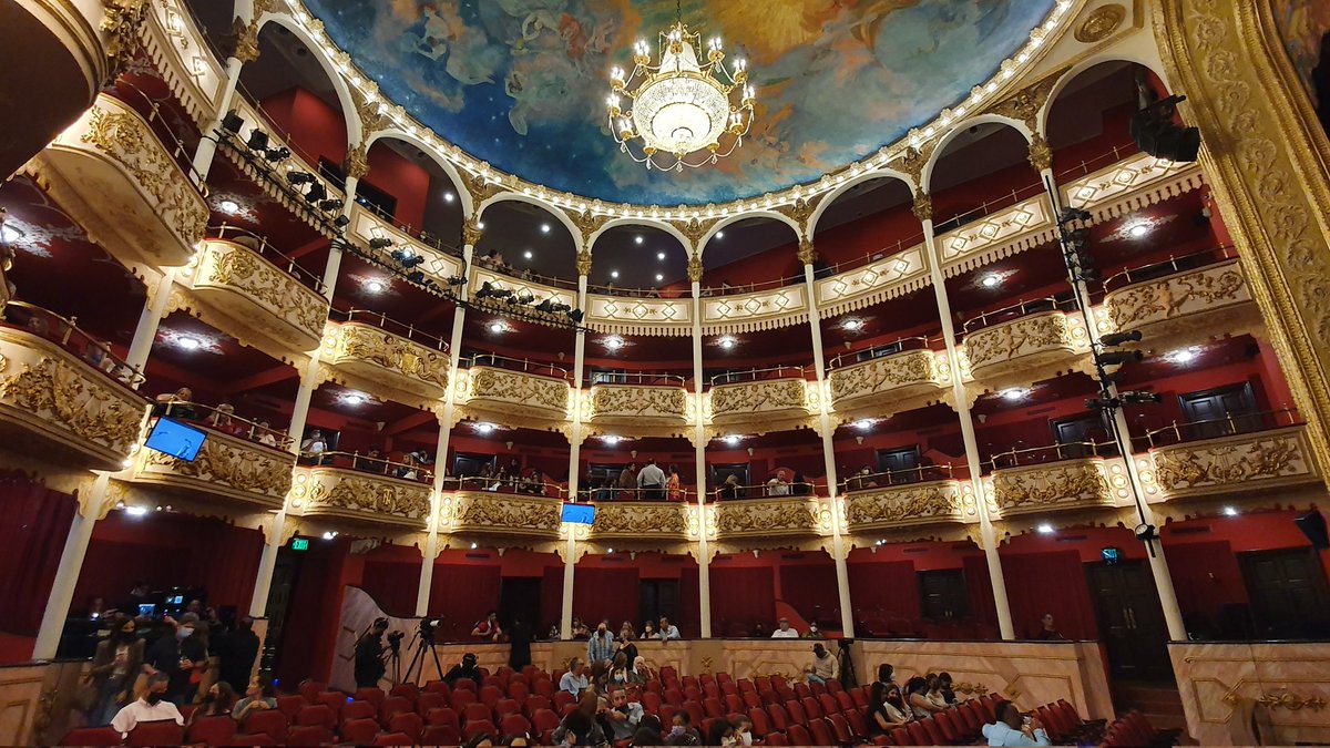 A punto de disfrutar el musical del que todos estan hablando en el magestuoso Teatro Nacional. ❤🇵🇦