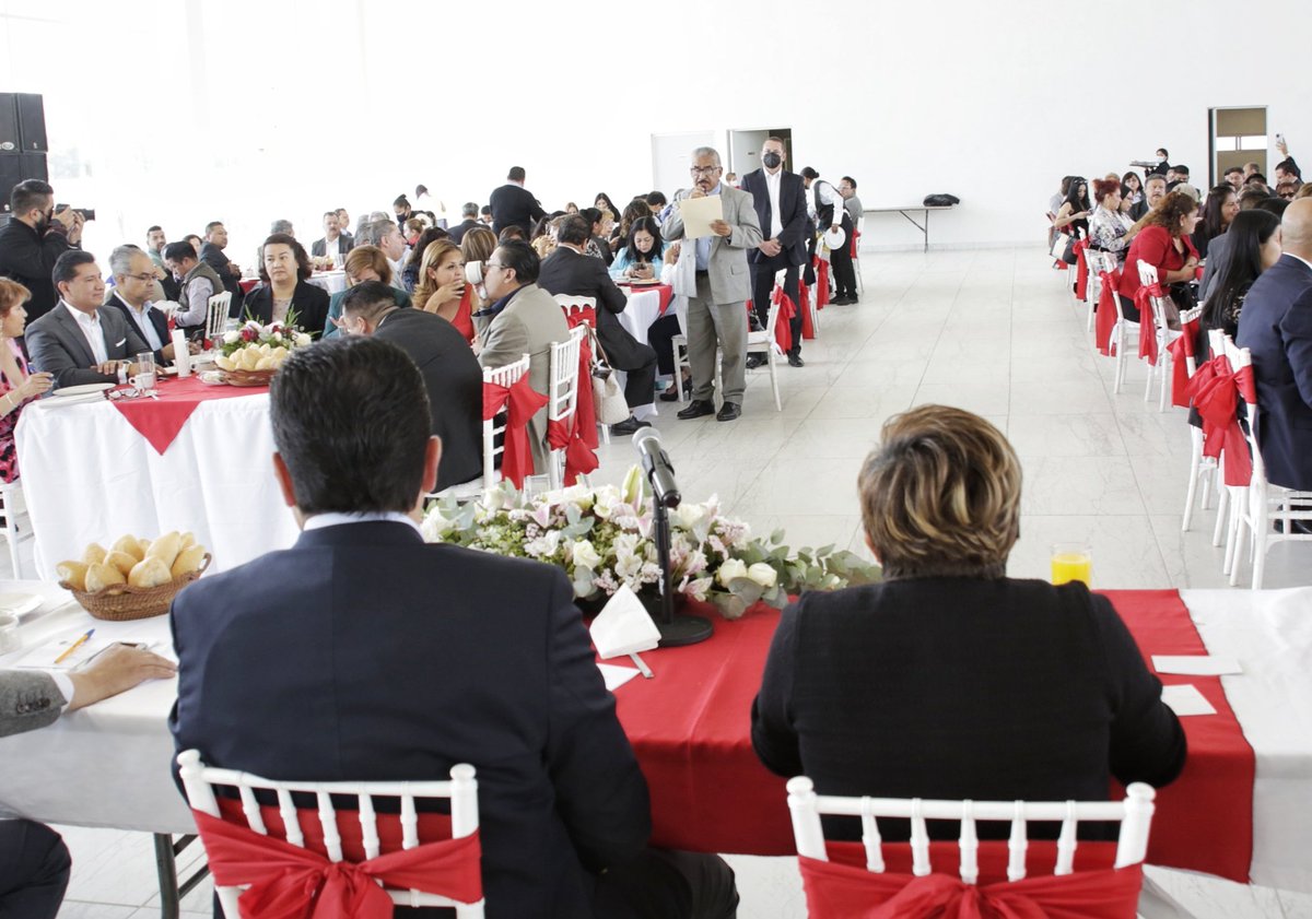 geramonro05's tweet photo. Productiva reunión en la zona oriente del #Edoméx con supervisores escolares, jefes de sector, coordinadores de área, líderes sindicales y la alcaldesa de #LaPaz, para reforzar la presencialidad de nuestros estudiantes en las aulas de nivel educativo básico. https://t.co/NJtcWm5ERI