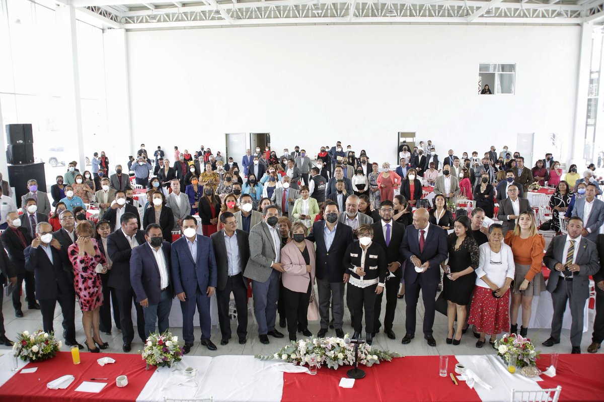 geramonro05's tweet photo. Productiva reunión en la zona oriente del #Edoméx con supervisores escolares, jefes de sector, coordinadores de área, líderes sindicales y la alcaldesa de #LaPaz, para reforzar la presencialidad de nuestros estudiantes en las aulas de nivel educativo básico. https://t.co/NJtcWm5ERI