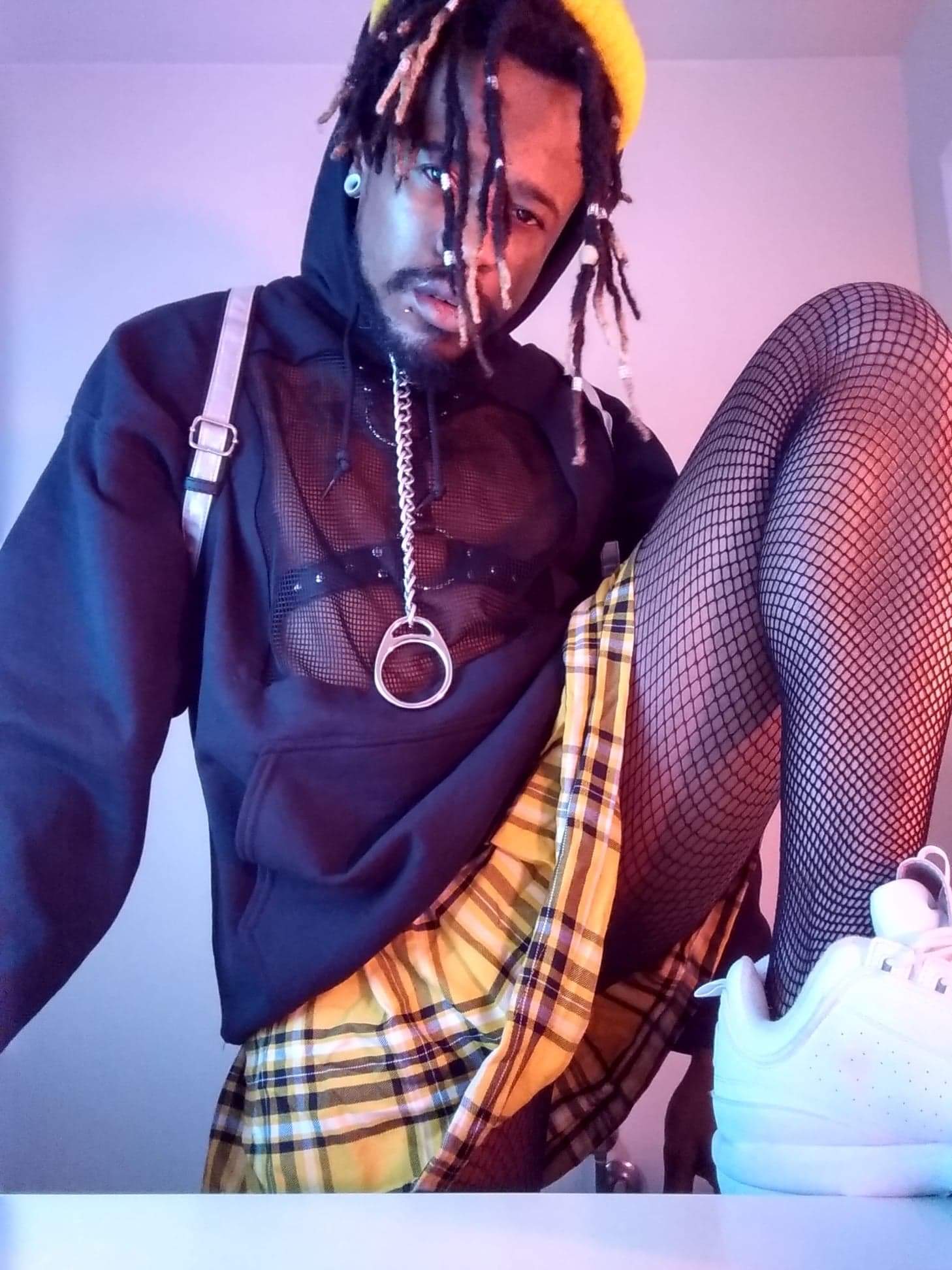 1 pic. Are you looking up my skirt??...perv #skirt #enby #theythem #nsfw #daddy #bnwo #aesthetic #fishnet https://t.co/PUCBmyXc74