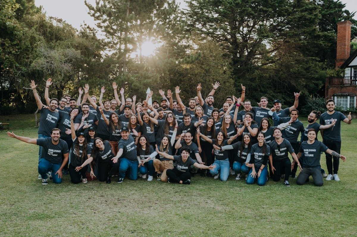 bunker_db's tweet photo. Hoy fue el primer día del #BunkerBDAY y, por primera vez, no fueron solo los datos que estuvieron en un mismo lugar, también nuestras personas 💫💞
#buildingthefuture #BeBunker https://t.co/dRiYzZIxfS