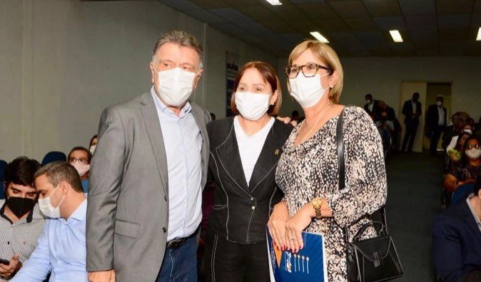 ProfaMariaPE's tweet photo. Participei hoje da cerimônia em que a prefeita de Surubim, Ana Célia Farias, assumiu a presidência da Associação Municipalista de Pernambuco - @amupeoficial .
Sai José Patriota, meu querido amigo, que fez uma gestão revolucionária à frente da Associação.
#pernambuco #amupe https://t.co/maTfLU9nez
