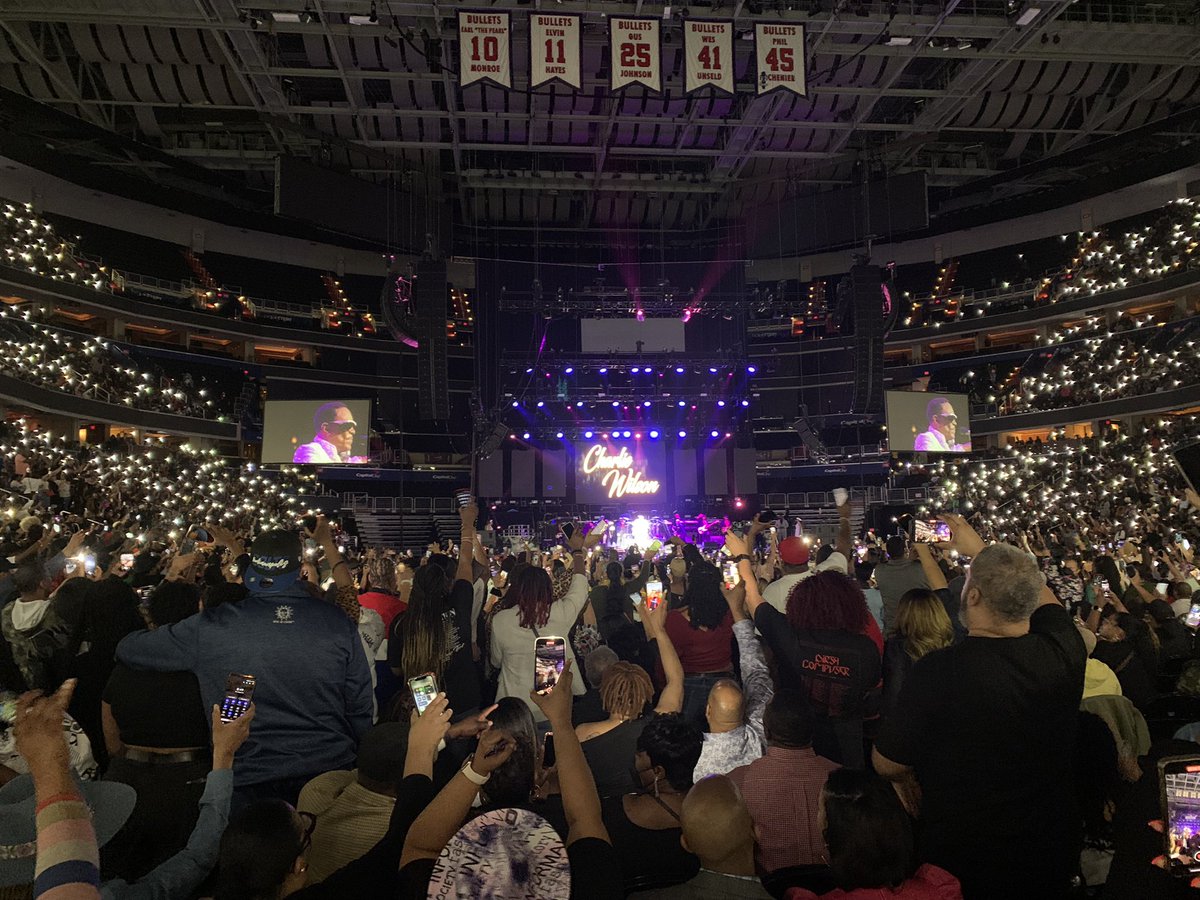 calistablack's tweet photo. Uncle @CharlieWilson got the Capital One Arena all lit up! 🤩❤️❤️ #culturetour #NE4Life https://t.co/WgdLE4dzLO