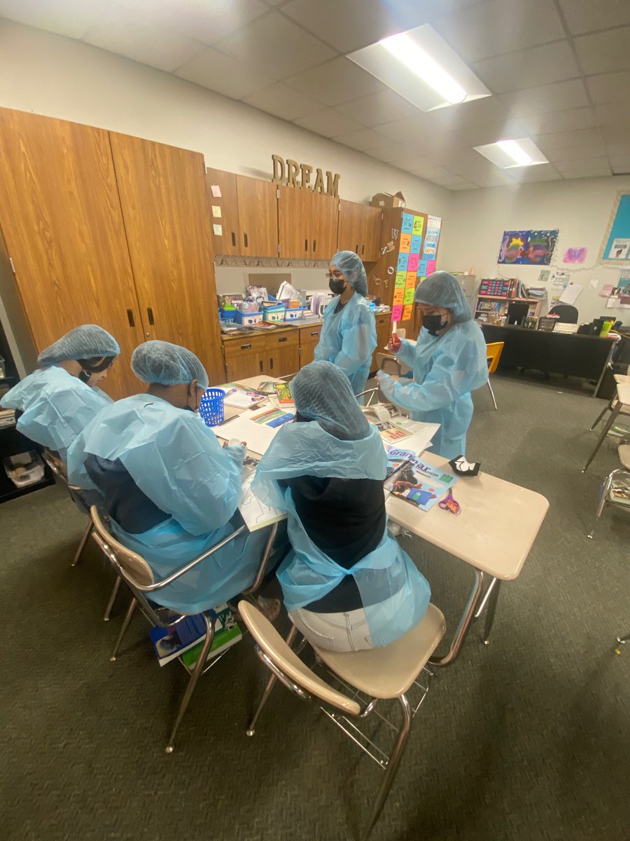Yolanda37745150's tweet photo. These future surgeons were  analyzing, collaborating, and performing Text Features Surgery. I’m so proud of how they accepted this challenge and soared! 
@Adriana_Acosta  @GloriaLZavala 
@50cent https://t.co/a6xudSqw6s