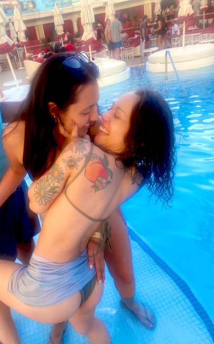 💦💦☀️☀️ #diplolasvegas https://t.co/apS4UnmvuH<a href="/tag/diplolasvegas"class="tags">#diplolasvegas</a>