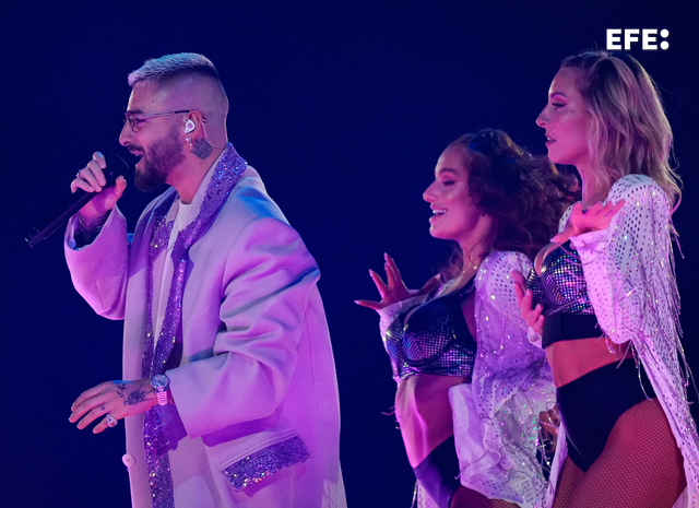 La fuerte lluvia que ha caído este jueves en Barcelona ha cesado en seco justo antes del concierto de Maluma, celebrado en el Palau Sant Jordi y que ha explotado a ritmo de reguetón cuando el colombiano ha saltado sobre el escenario.
bit.ly/3qTNkxQ