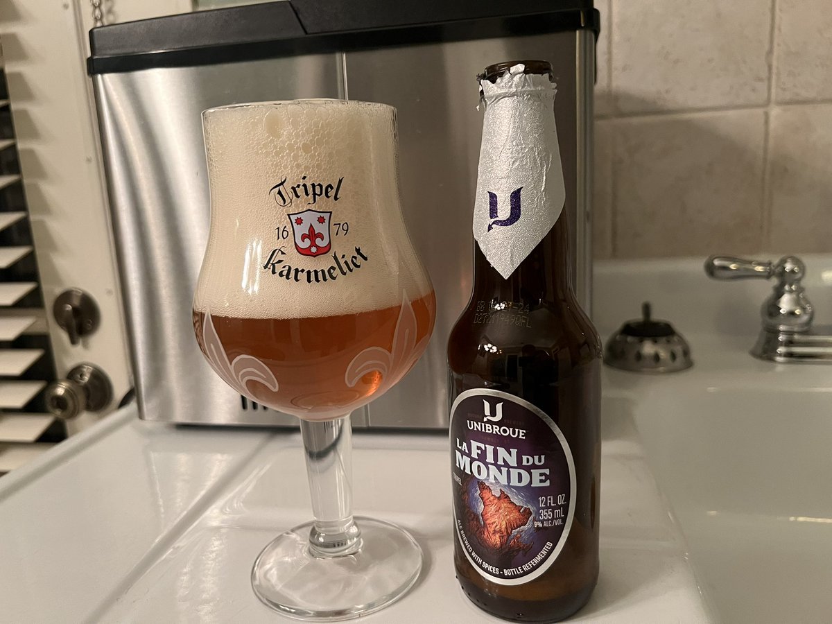 Hi #dermpathJC! I’m Jerad in Bloomsburg Pennsylvania. My COI: bit.ly/coi-jmg (not related). Tonight I recommend a Belgian style Tripel ale served in a tulip glass. Like this fantastic La Fin du Monde from <a href="/Unibroue/">Unibroue</a>. #pathTwitter #dermpath #dermatology #dermtwitter