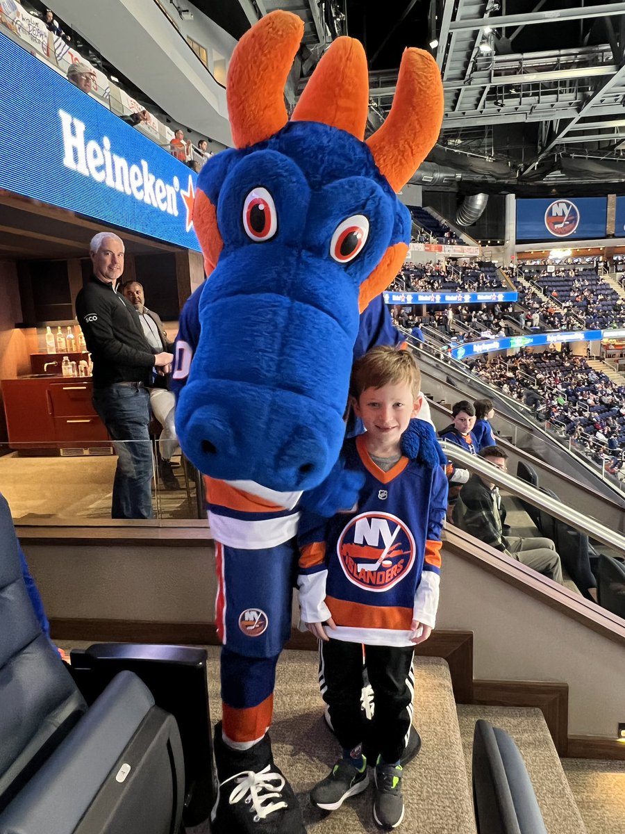 We love hanging with Sparky! <a href="/NYIslanders/">New York Islanders</a> <a href="/Phrames_etc/">Phrames</a> 💙🧡
