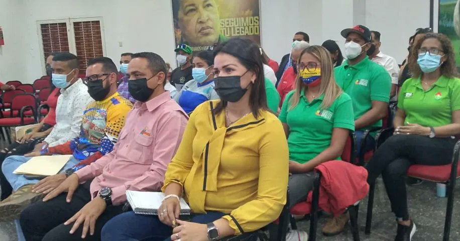 Secalimentacio1's tweet photo. #31Mar🇻🇪|Con la finalidad de impulsar el Plan de refundación Alimentaria del Estado Apure, la tarde de este jueves se llevó a cabo encuentro con el viceministro de abastecimiento y control alimentario, la presidenta del INN y el presidente del Ciara. https://t.co/TuzDQJcKGs