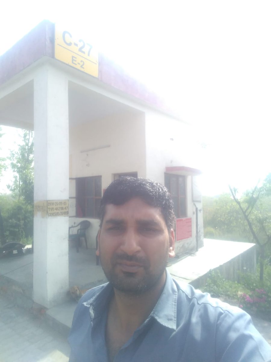 naveenyadavnrmu's tweet photo. @drm_dli महोदय जी रोहतक-झज्जर-रेवाजी सैकशन के ईजी0 गेट नम्बर :- 27 पर * 7 जनवरी 2022 * से आज के दिन तक लाईट नहीं है 3 महीने से , जो बड़ा हास्यास्पद है, और हम खुद हादसे को आमंत्रित कर रहे है , फिर कौई हादसा होगा , कौई गेटमैन री-मूवल कर दिया जाऐगा , कृप्या ठीक करवाऐ सर उसे https://t.co/u5nS27z6WY