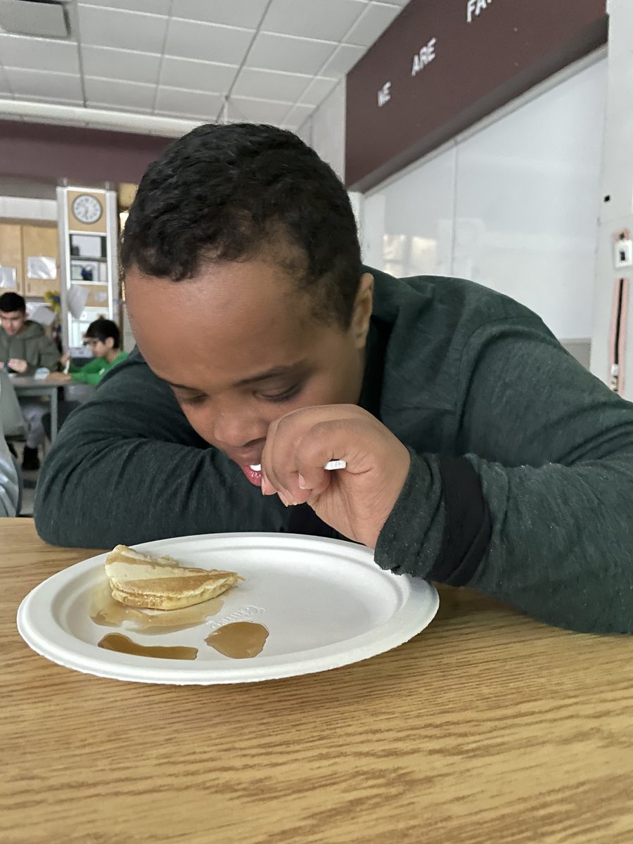 TTGAINS's tweet photo. Another fun virtual trip with @opg  virtual power kids. GAINS 1 and GAINS 2 learned about where maple syrup comes from and enjoyed some pancakes with delicious syrup @talbot_trailps #gecdsbgains 2/2 @missbwalka https://t.co/JcAL9Fy2bO