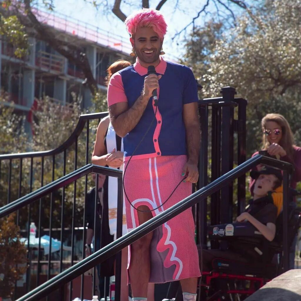 leslightbearer's tweet photo. Posted @withregram • @alokvmenon Today is #transdayofvisibility ! Trans and non-binary people don’t just need more visibility, we also need more protection. The more visible we are becoming, the more backlash we are experiencing. 

There are currentl… https://t.co/WcFxccEtGR https://t.co/qnak6EnZzt
