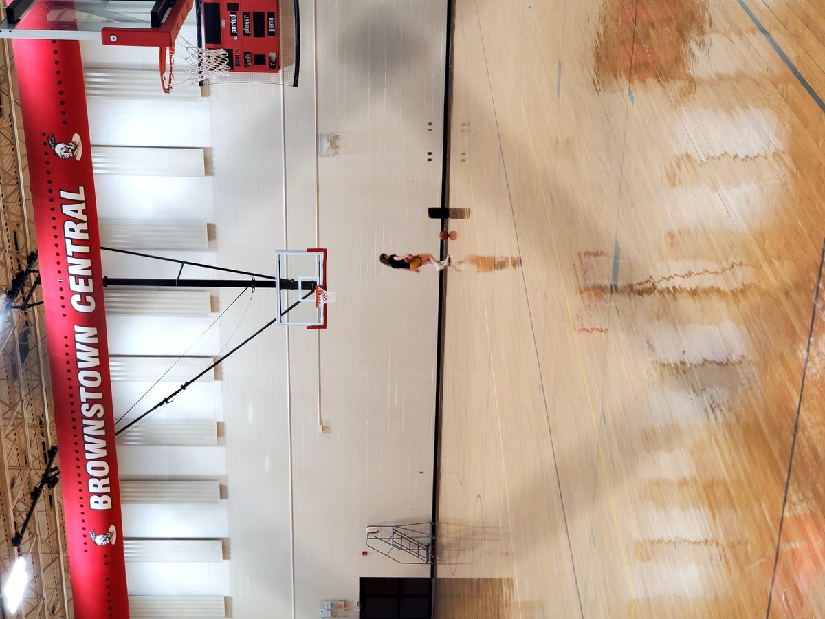 bassAThound16's tweet photo. Character is who you are when nobody is looking. Packing up after working the softball game tonight, I heard music coming from the aux gym.
@MaddyHackman alone in the gym working on her game. @BCladybraves 🏀 https://t.co/hTGBzBorOo