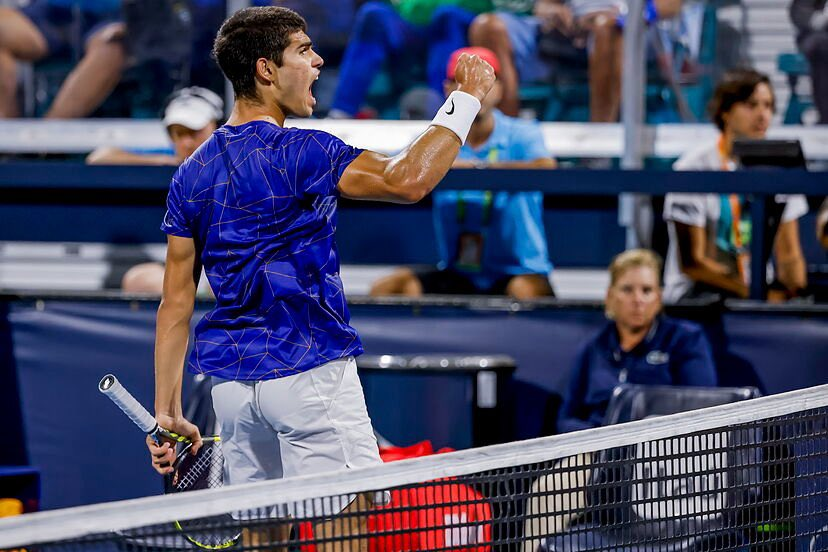CARLOS ALCARÁZ

Qué partido, por favor. Victoria por 6-7, 6-3, 7-6 ante Kecmanovic y pasaje a la semifinal del Masters 1000 de Miami.

Presente y futuro. La joya del tenis mundial.